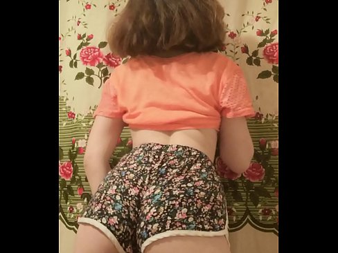❤️ セクシーな若いベイブがカメラでショーツを脱ぐ ❤️ ファッキングビデオ ❌️❤